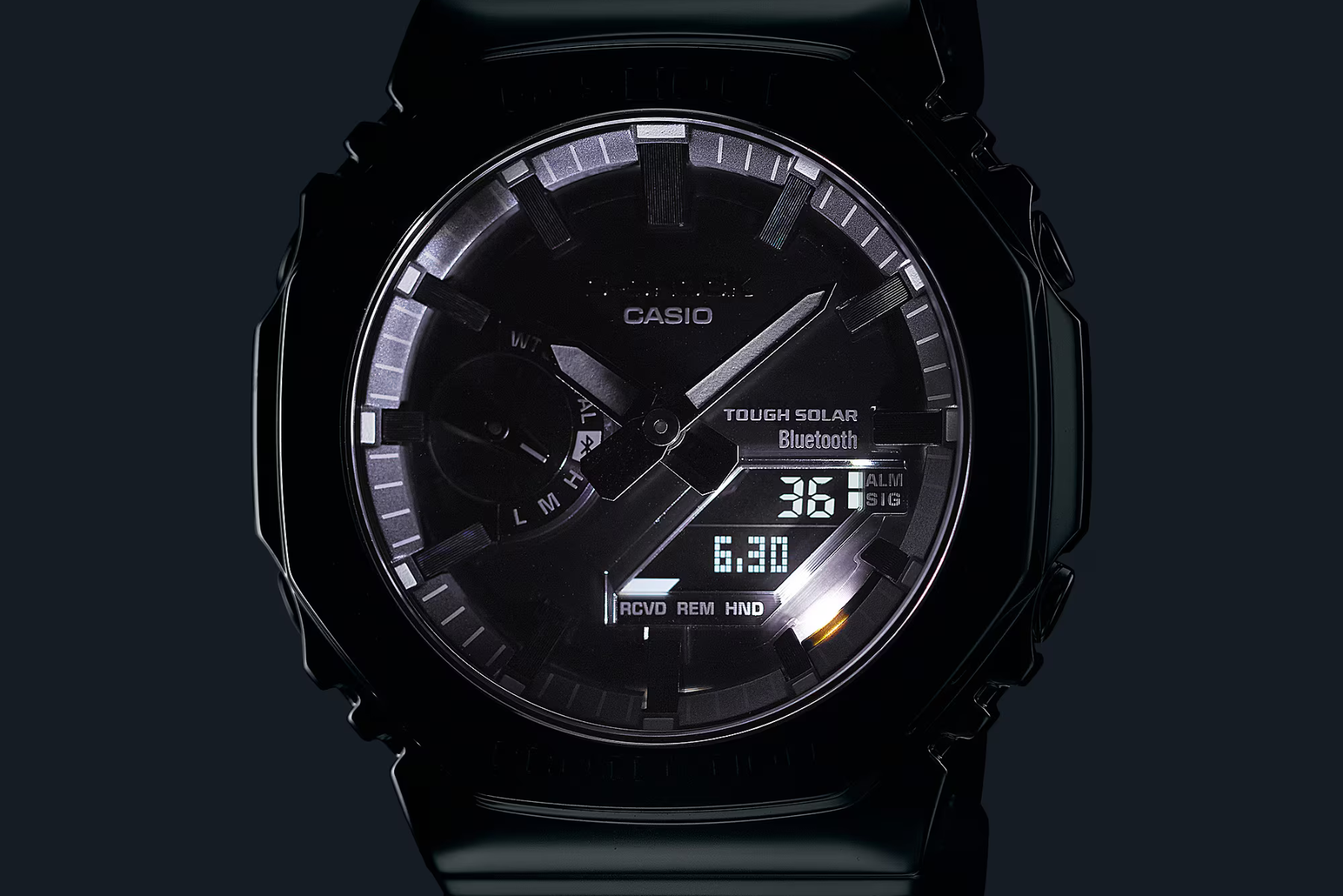 Pánske náramkové hodinky Casio G-SHOCK GM-B2100D-1AER tough solar bluetooth
