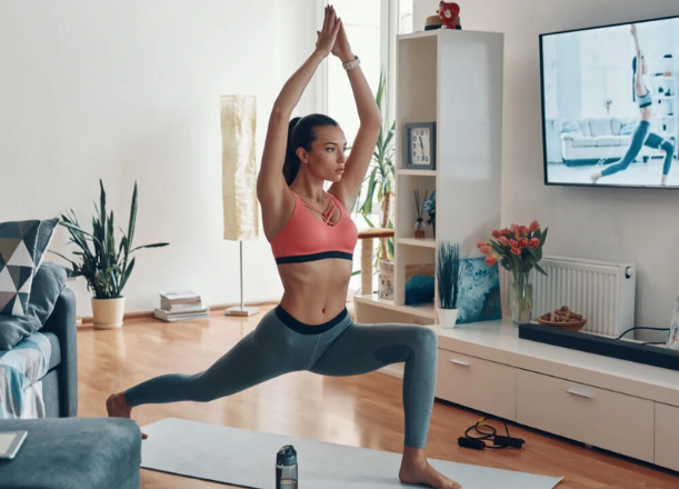 Smart hodinky Gear+ Essential 2nd gen. dokáže odmerať až 43 športových aktivít, pričom sledujú tep, prejdenú vzdialenosť aj spálené kalórie.