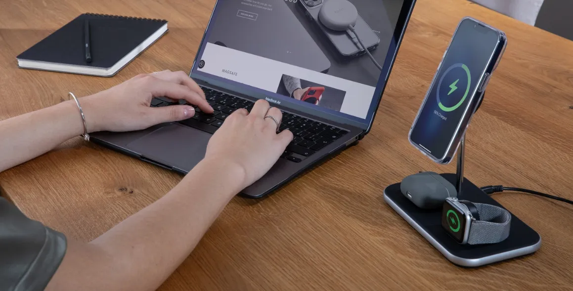 Bezdrôtová nabíjačka Epico 3in1 MagSafe vám umožní súčasne nabíjať až 3 Apple zariadenia.