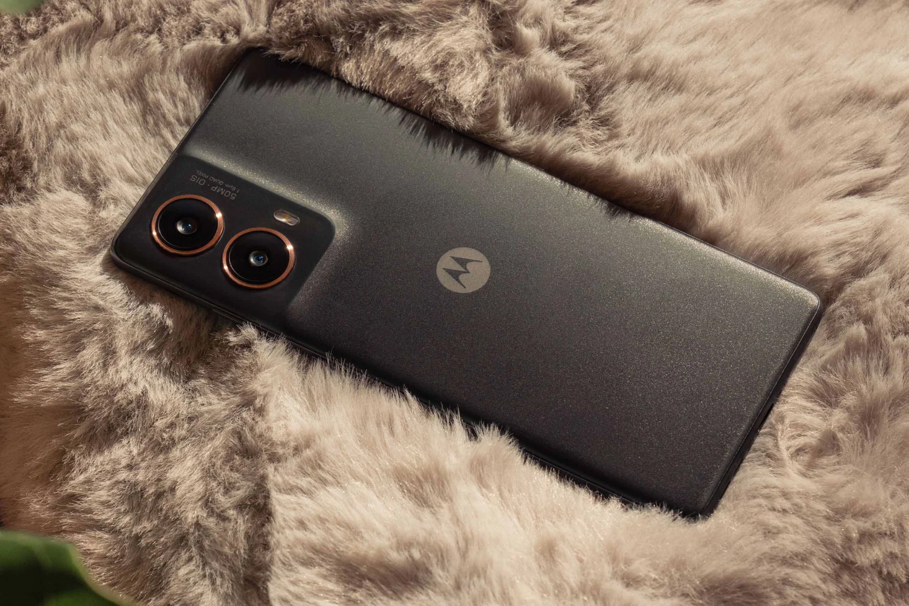 Mobilný telefón Motorola Moto G85 5G 8+256GB Gray styl farby