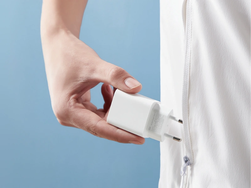 Nabíjačka Xiaomi Mi 20W Charger (USB-C) EU váži iba 43,8 g.