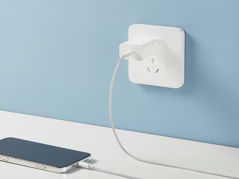 Nabíjačka Mi 20W Charger s výkonom 20 W spoľahlivo dobije iPhone 12 na 60 % za pol hodinu.