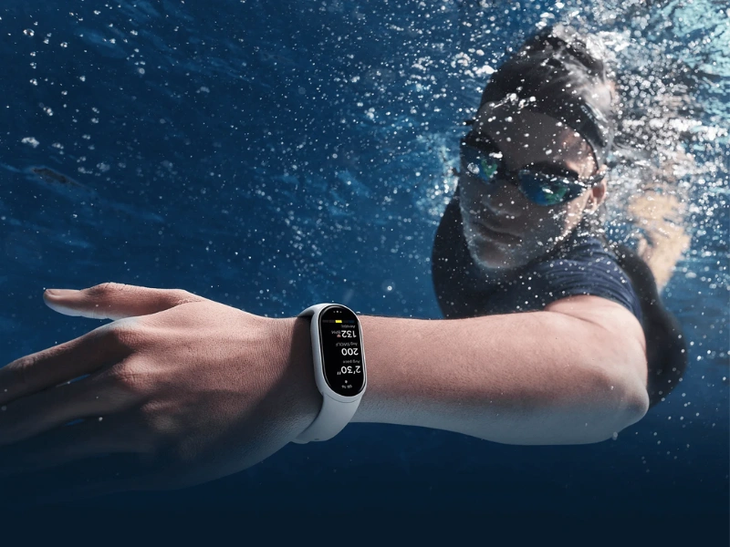 Náramok Xiaomi Smart Band 10 Pro má certifikovanú vodotesnosť 5 ATM.