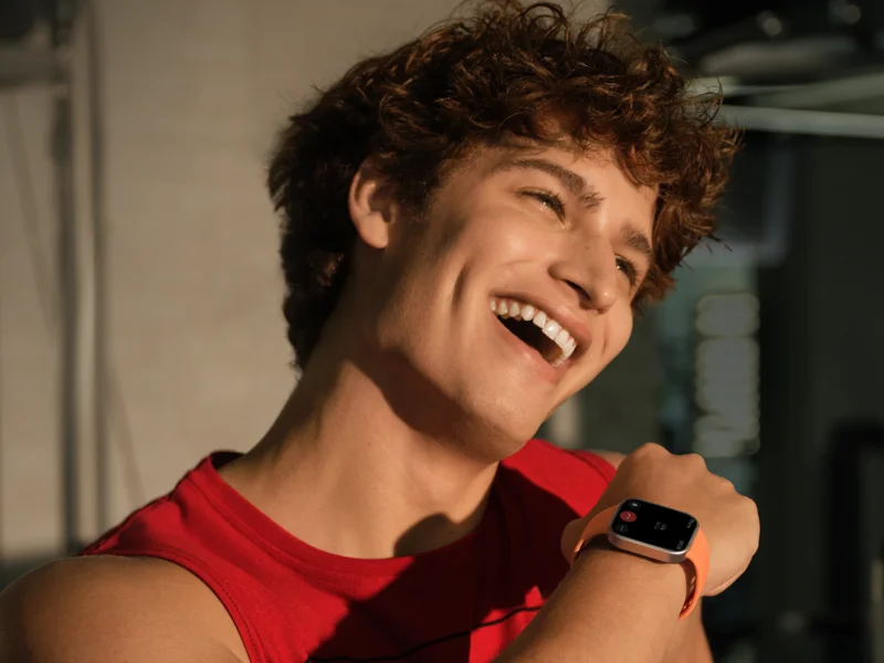 Cez hodinky REDMI Watch 6 Active môžete prijímať hovory.
