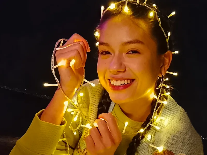 Väčší obrazový snímač telefónu Redmi A5 Sandy Gold zachytí až o 18 % viac svetla, vďaka čomu budú vaše nočné fotografie výnimočne čisté, jasné a plné detialov.