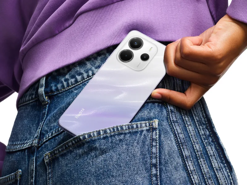 Fialová farba telefónu a ikonický dizajn telefónu Redmi Note 14 je zárukou, že upútate nejedno zvedavé oko.