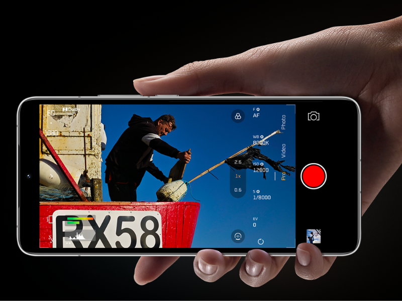 Telefón Xiaomi 15 podporuje nahrávanie v Dolby Vision®, vďaka čomu zachytí živé farby, ohromujúci kontrast a odhalí bohaté detaily v tmavých aj svetlých scénach.