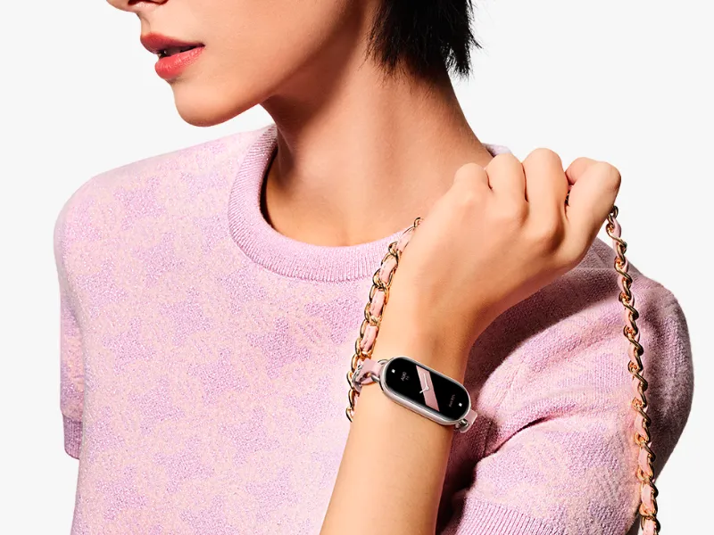 Prémiový nadčasový dizajn náramku Xiaomi Smart Band 9 v kombinácií s použítými materiálmi a elegantnou farbou je zárukou, že na seba strhne pozornosť.