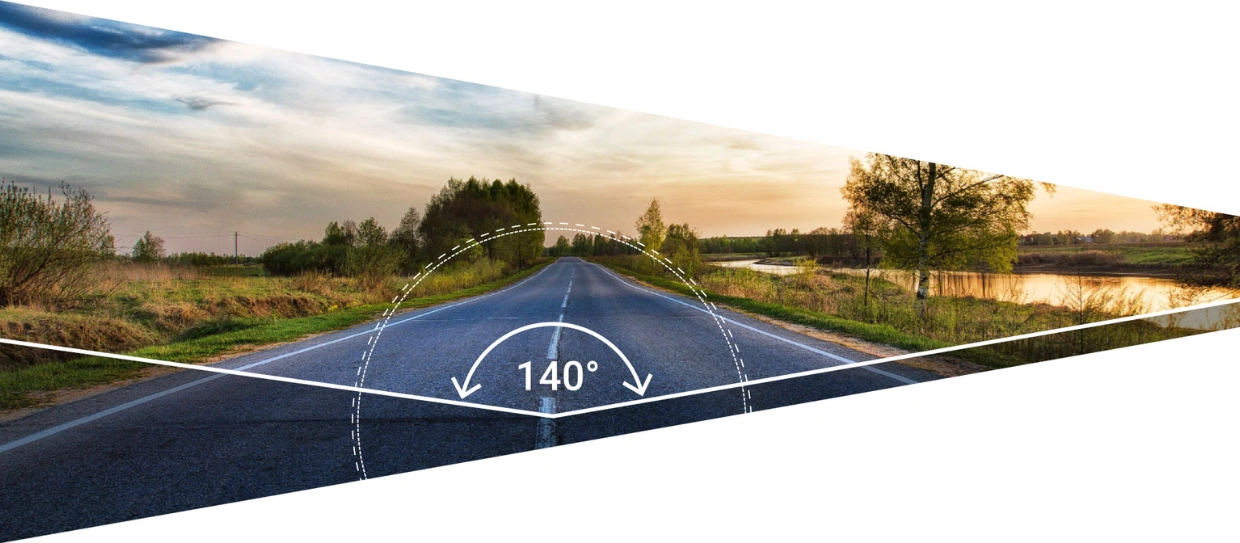 Autokamera NAVITEL R385 GPS disponuje širokým uhlom záberu.