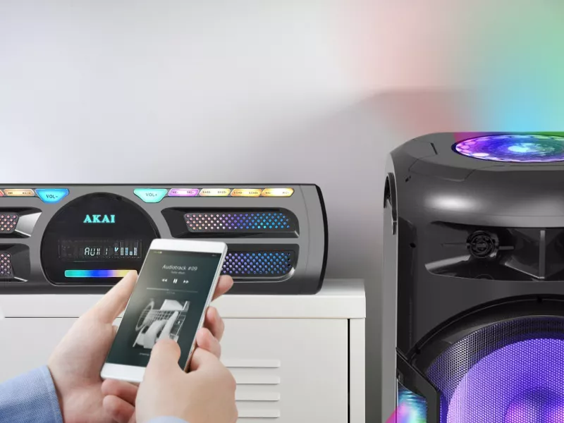 Bluetooth pripojenia k p&aacute;rty reproduktoru Akai Y3, USB port alebo slot pre micro SD kartu a zažite perfektn&uacute; p&aacute;rty kdekoľvek ste.
