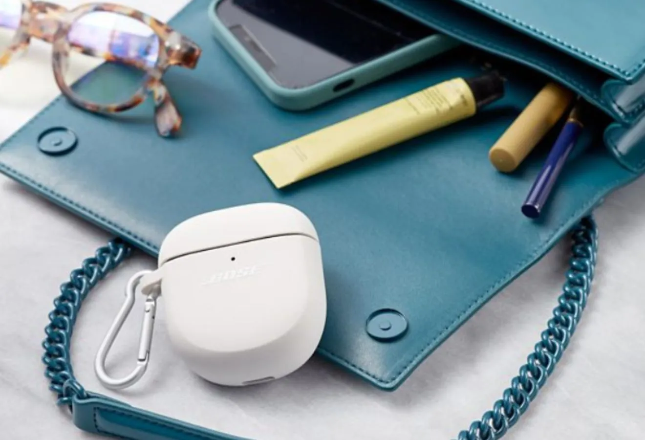 Bose Ultra Open Earbuds - nabíjacie puzdro, biele