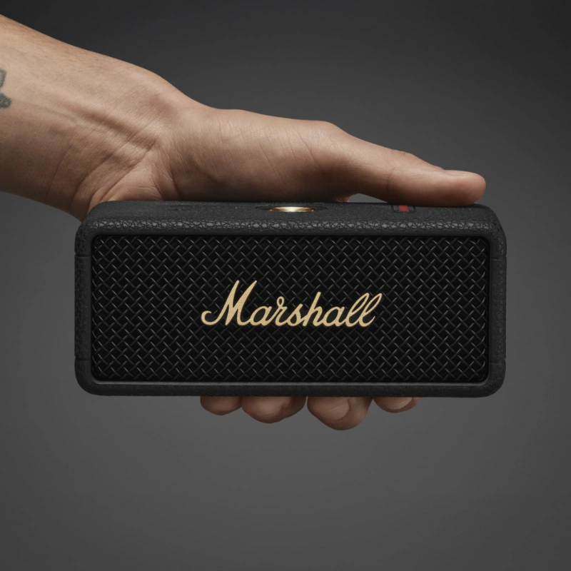 S výdržou až 32+ h zvládne reproduktor Marshall Emberton III aj tú najdlhšiu koncertnú šnúru.