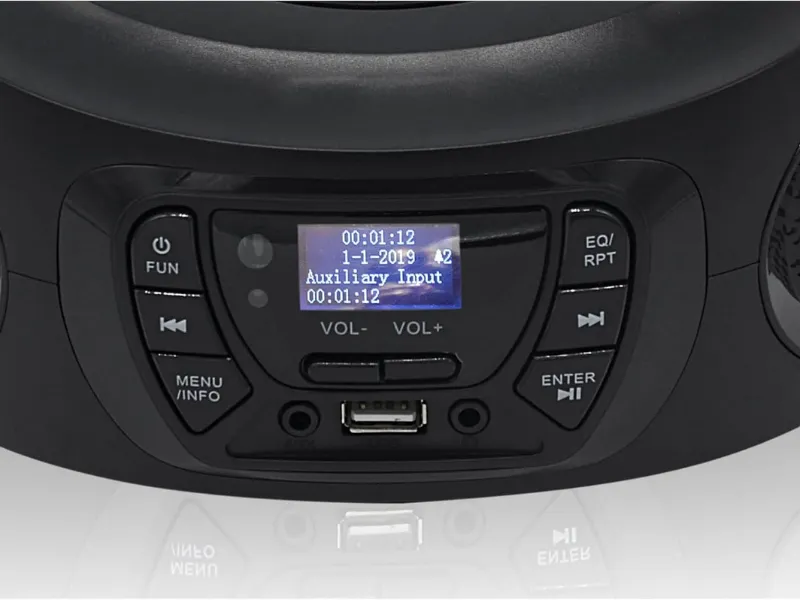 USB vstup rádia Roadstar CDR-375D+/BK vám umožní prehrávať všetku vašu obľúbenú hudbu.