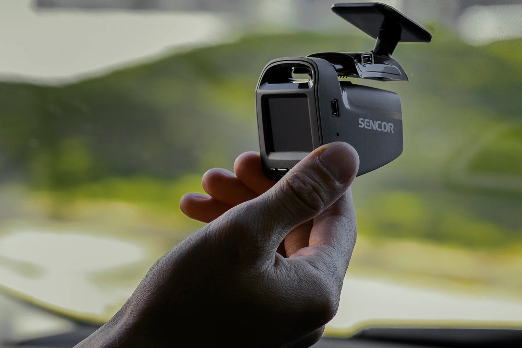 Digitálna kamera do auta Sencor SCR 4500M dizajn