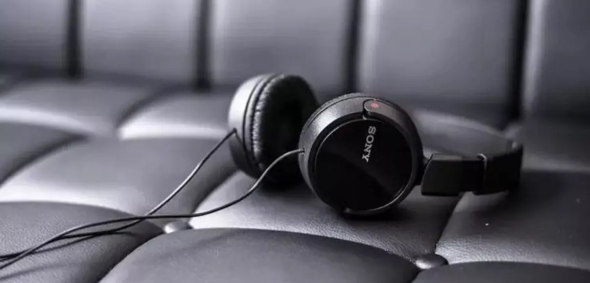 Sony-MDR-ZX110APB-sluchadla_