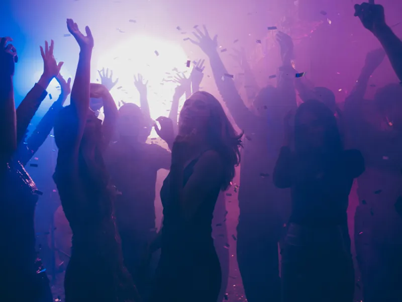 Buďte vždy pripravení a vezmite si špičkový párty reproduktor Trevi XF 4500 DJ s 500 W výkonom so sebou aj na cesty!