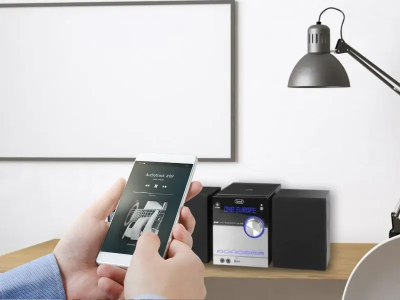 Funkcia Bluetooth mikrosystému Trevi HCX 10D8 DAB vám pomôže zachrániť večer.