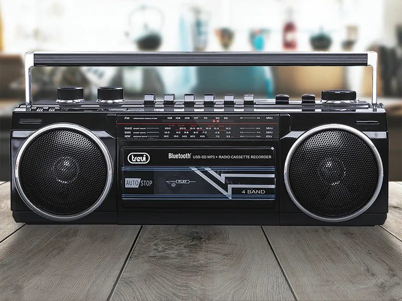 Vďaka funkcii Bluetooth pripojte svoj telefón, tablet či PC k rádiomagnetofónu Trevi RR 501BT Black a vaša hudobná zábava sa môže začať.