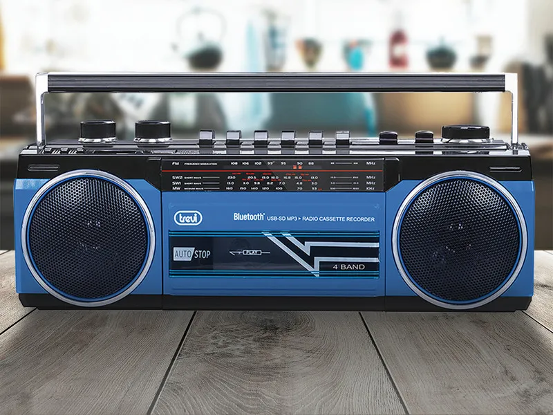 Vďaka funkcii Bluetooth pripojte svoj telefón, tablet či PC k rádiomagnetofónu Trevi RR 501BT Blue a vaša hudobná zábava sa môže začať.