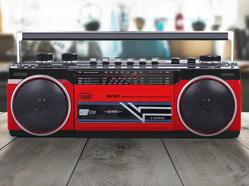 Vďaka funkcii Bluetooth pripojte svoj telefón, tablet či PC k rádiomagnetofónu Trevi RR 501BT Red a vaša hudobná zábava sa môže začať.