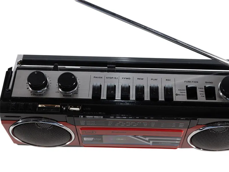 Pripojte USB disk či pamäťovú kartu s MP3 súbormi k magnetofónu Trevi RR 501BT Red a užívajte si obľúbené skladby pomocou 2 reproduktorov.