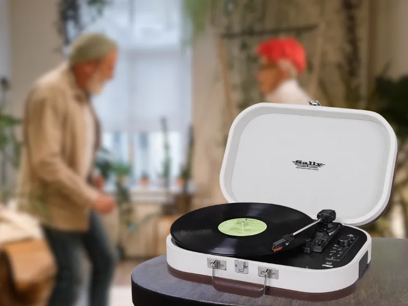Nie je vinylová platňa, s ktorou by si prenosný gramofón Trevi TT 1020 BT Beige neporadil.