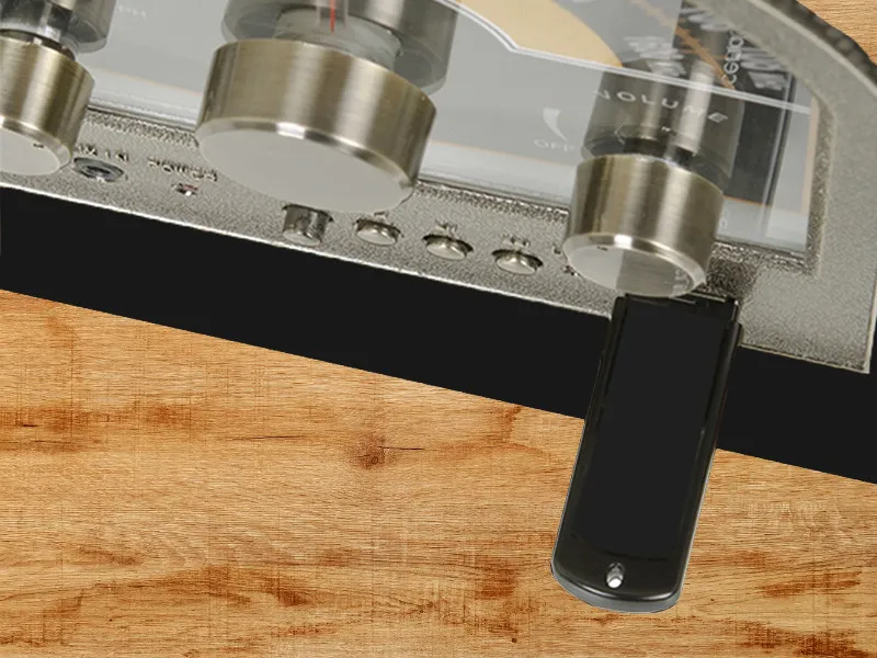 Vďaka 2 stereo reproduktorom, USB, AUX IN vstupu a Bluetooth pripojením retro gramofónu Trevi TT 1040 BT Black môžete počúvať hudbu, aj keď nemáte platne v dosahu.