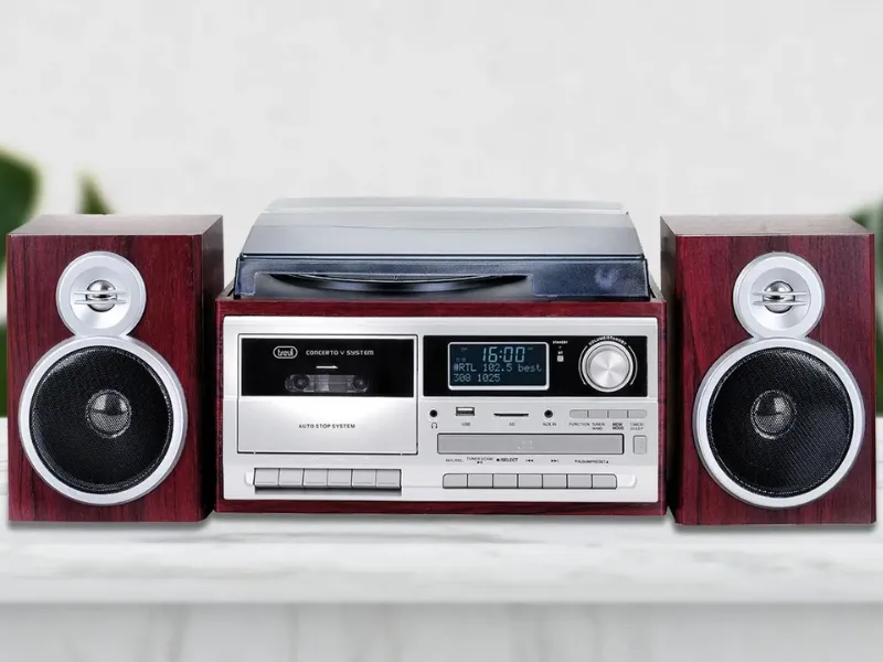 Pomocou DAB, DAB+ a FM tunera si naladíte požadovanú stanicu a môžete si užívať dokonale čistý zvuk HiFi systému Trevi TT 1072 DAB Brown