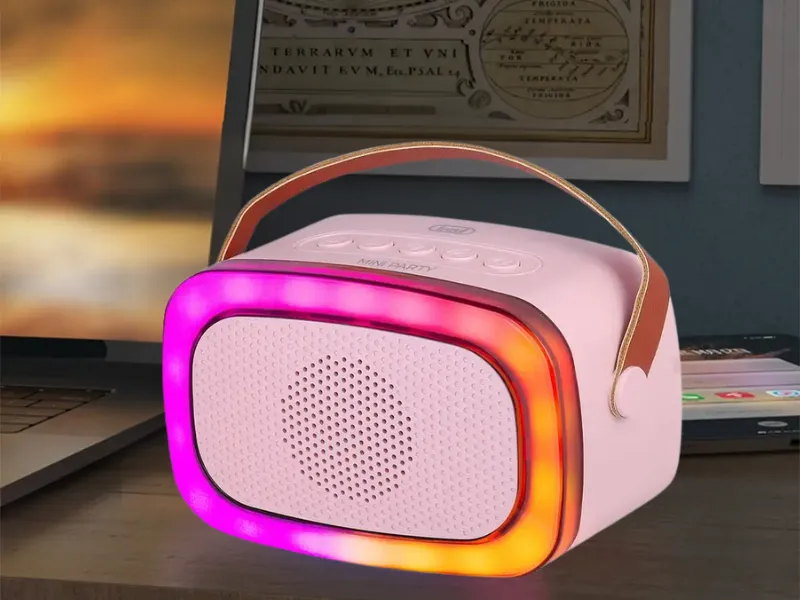 Funkcia bluetooth bezdrôtového reproduktora Trevi XR 8A01 Pink vám pomôže zachrániť večer.