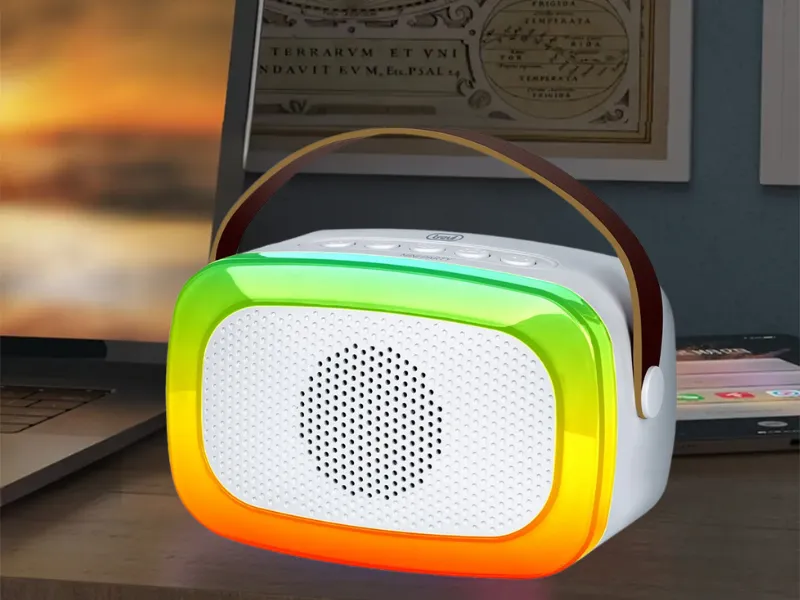Funkcia bluetooth bezdrôtového reproduktora Trevi XR 8A01 White vám pomôže zachrániť večer.