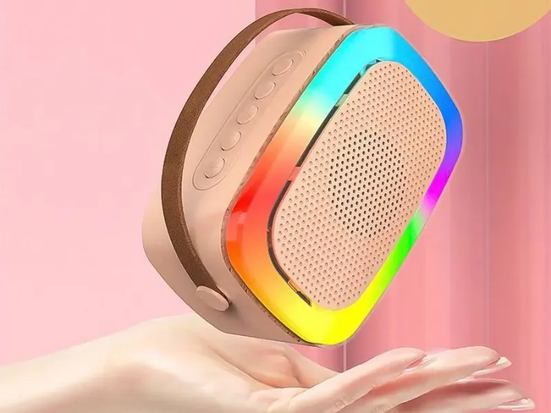 S viacfarebným disco podsvietením roproduktora Trevi XR 8A01 Pink sa každá párty premení na dychberúcu show plnú svetiel a rytmov.