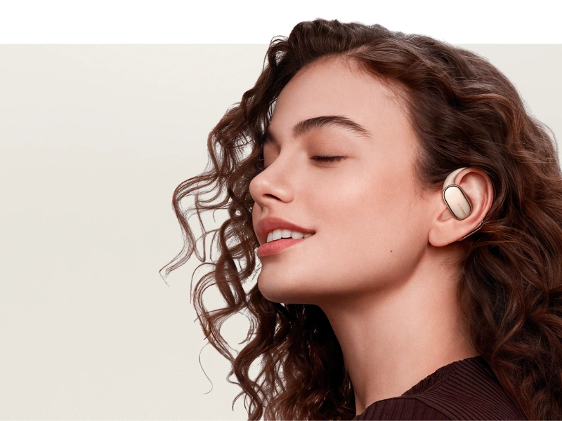 Vychutnajte si estetický a komfortný dizajn slúchadiel Xiaomi OpenWear Stereo Pro.