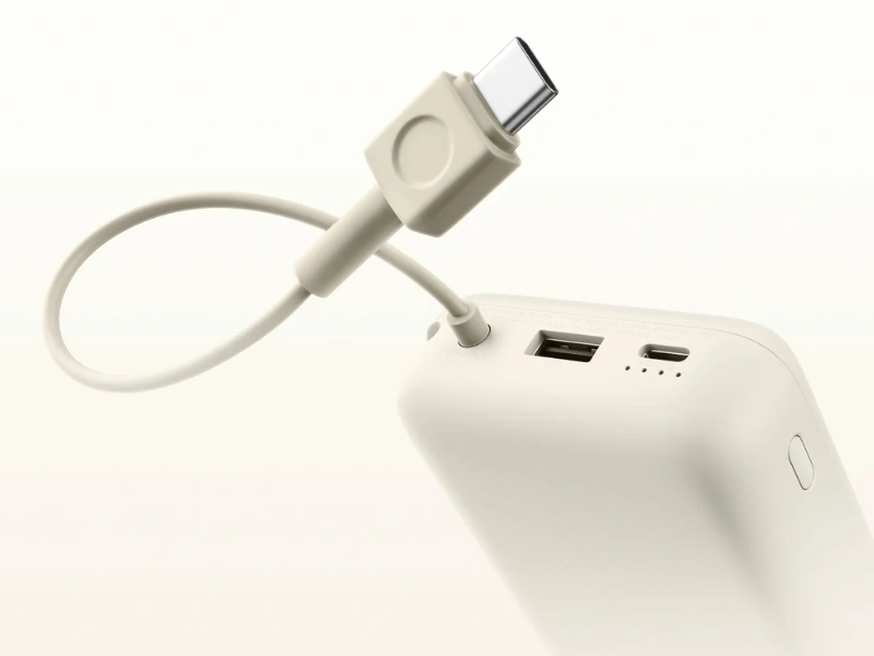 Staňte sa hrdinom každej cesty &ndash; 33 W powerbanka Xiaomi dok&aacute;že nab&iacute;jať až 3 zariadenia s&uacute;časne.