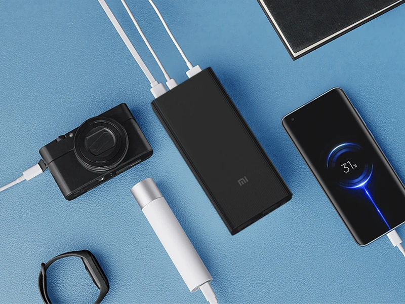 Powerbanka Xiaomi je vybavená dvoma USB-A a jedným USB-C portom, takže môžete nabíjať až 3 zariadenia naraz.