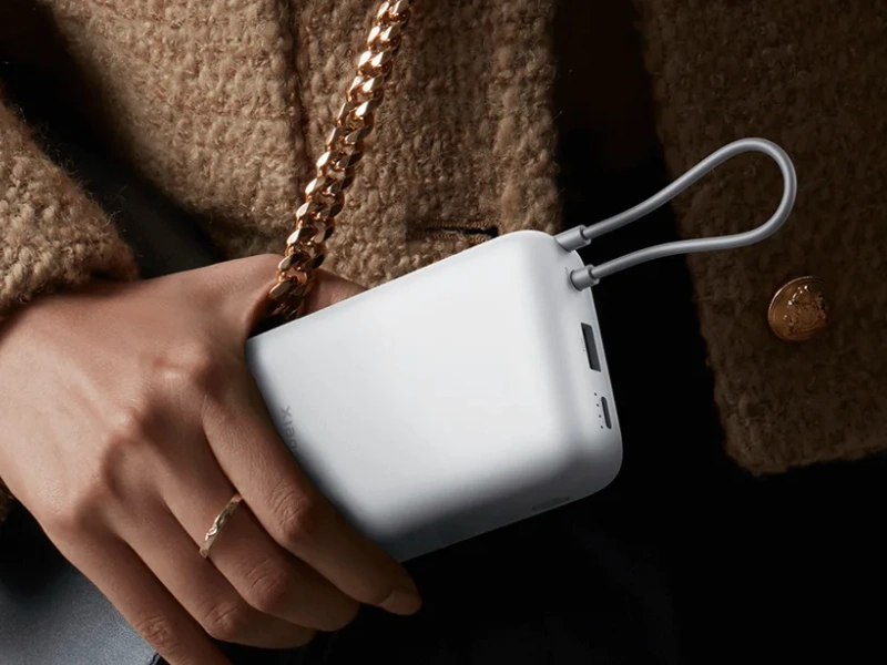 Farebné prevedenie Light Gray prepožičiava powerbanke Xiaomi 20 000 moderný vzhľad.