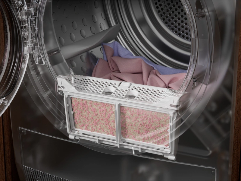 &Scaron;peci&aacute;lny filter EasyClean v su&scaron;ičke AEG TR7394CC vyčist&iacute;te za p&aacute;r sek&uacute;nd.