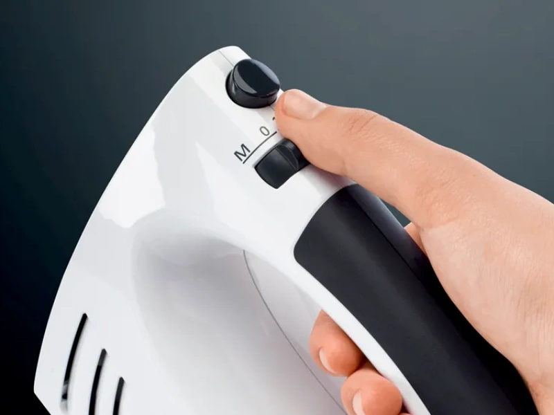 &Scaron;ľahač Bosch MFQ4070 m&aacute; ľahk&uacute; kon&scaron;trukciu a m&auml;kčen&uacute; rukov&auml;ť.