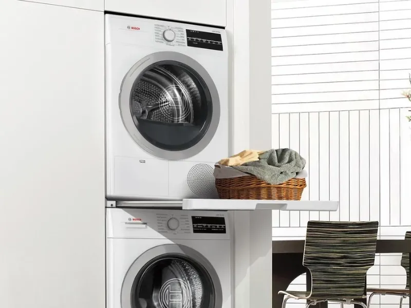 Bezpecčné uloženie sušičky na práčke vďaka spojovacej sade Bosch WTZ27400