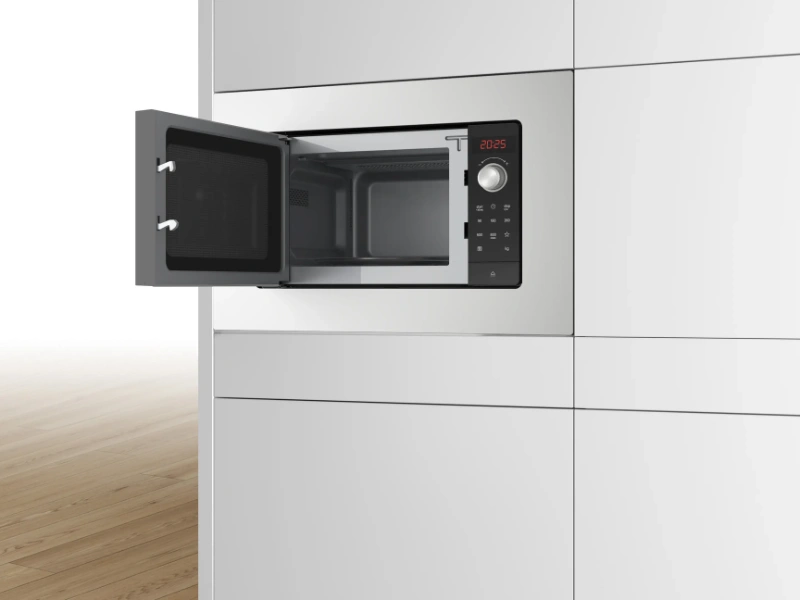 Funkcia QuickStart aktivuje v mikrovlnke Bosch BFL623MS3 po dobu 30 sekúnd maximálny výkon.
