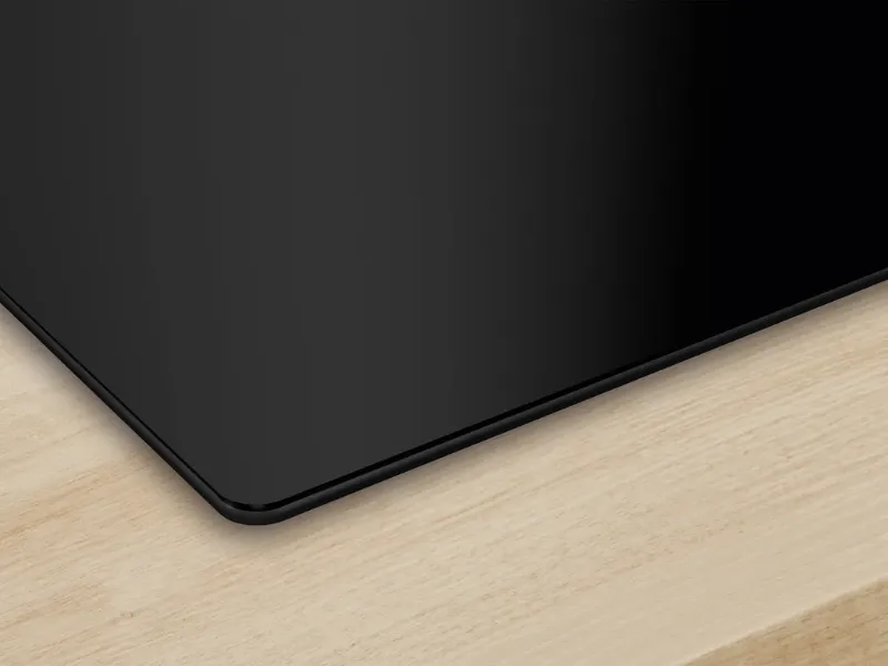 Varná doska Bosch PVQ611BB6E disponuje jednoduchým dizajnom a čistými líniami, vďaka ktorým sa perfektne hodí do každej kuchyne.