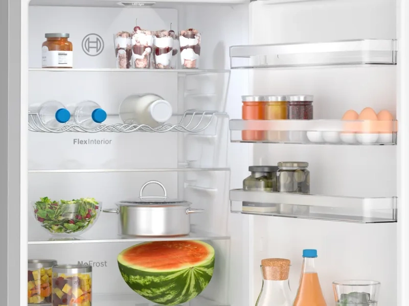 Chladnička Bosch KGN39VXBT je vybaven&aacute; bezpečnostn&yacute;m sklom.