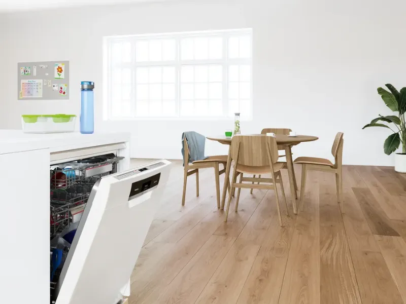 Funkcia PerfectDry umývačky Bosch SMV6ZCX16E zaistí dokonale súchý riad bet rozdielu či ide o keramiku, sklo alebo plast.