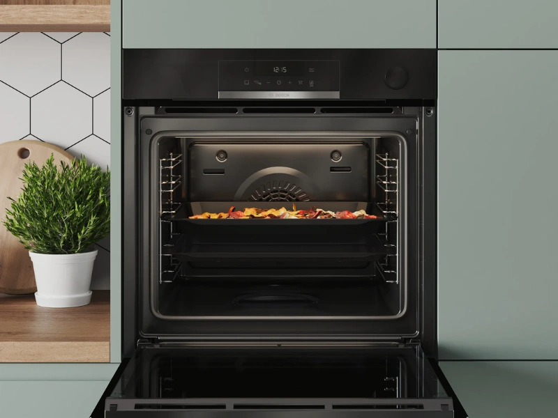 Vďaka funkcii Air Fry&Grill si v rúre Bosch HBG579BS3F pripravíte zdravé chrumkanie.