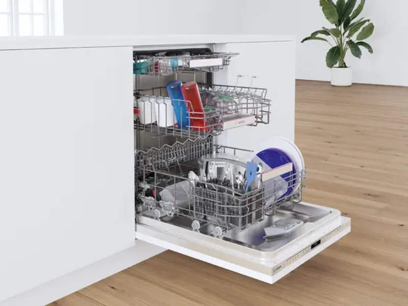 Vďaka košom Max Flex využijete priestor umývačky Bosch SMI6ECS10E na maximum.