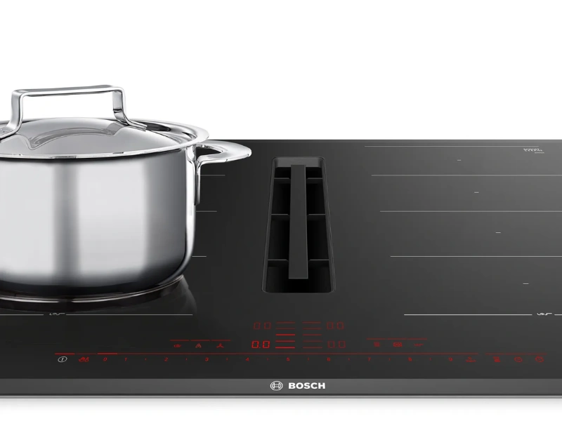 Funkcia QuickStart rozpozná, kam ste umiestnili riad, a po zapnutí varnej dosky Bosch PVS811B16E automaticky vyberie príslušnú varnú zónu.