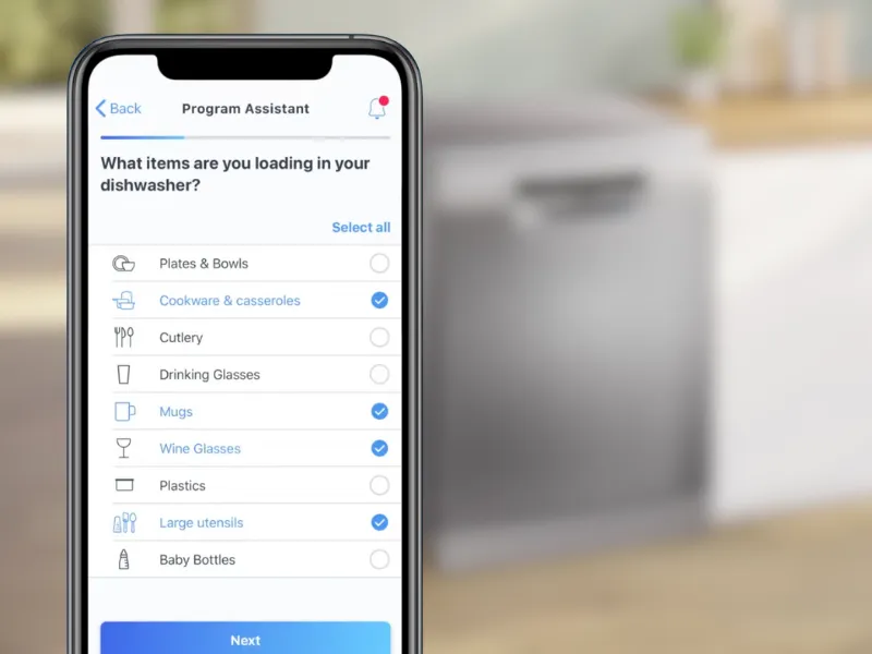 Zadajte v aplikácii Home Connect typ riadu, znečistenie a vaše preferencie (spotreba, sušenie, rýchlosť či hlučnosť) a Programový asistent vyberie pre umývačku Bosch SMS8ECI02E ten najlepší program.