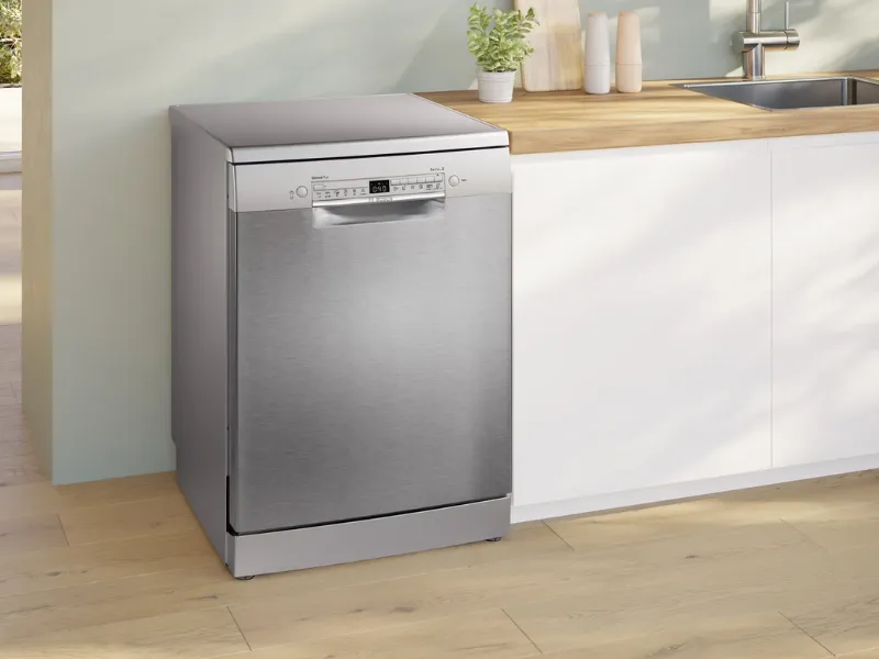 Umývačka riadu Silence Plus 42 dB pracuje v mimoriadne tichom režime, vďaka čomu vás Bosch SMS8ECI02E nebude nijako rušiť.