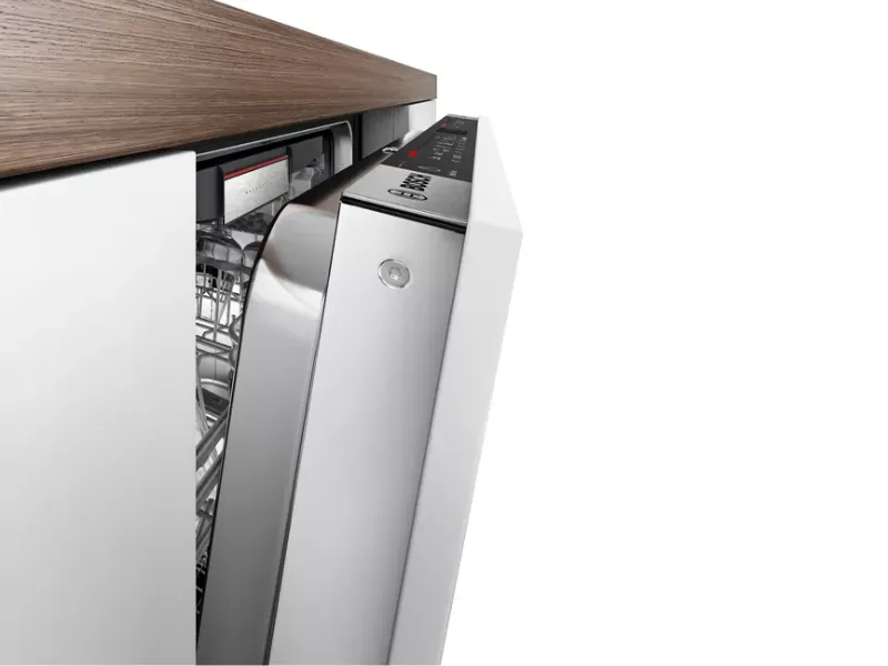 S funkciou EfficientDry sa dvere um&yacute;vačky Bosch SPI6EMS21E po skončen&iacute; programu automaticky otvoria.