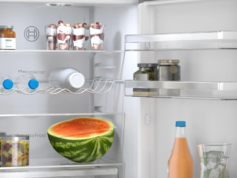 Chladnička Bosch KGN36VIBT m&aacute; odoln&eacute; police z bezpečnostn&eacute;ho skla.