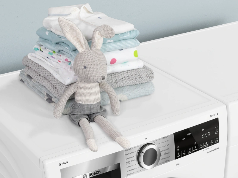 Spredu plnená práčka Bosch WGG244Z9CS disponuje programom Hygiena Plus, ktorý pri teplote 40 °C ničí až 99,99% bežných choroboplodných zárodkov.